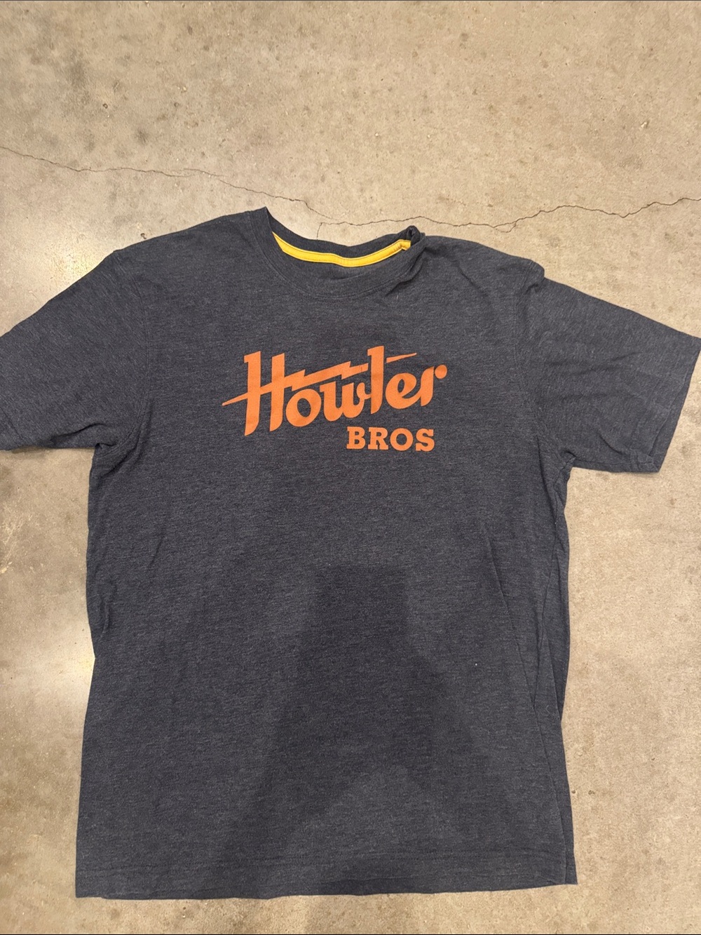 Howler Brothers Classic Script Logo Tee Men’s Medium Navy Heather Orange
